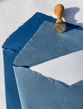 Load image into Gallery viewer, Sobre artesanal - Azul
