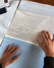 Cargar imagen en el visor de la galería, Vinilo de corte para cristales y superficies
