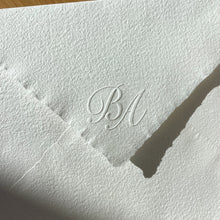 Cargar imagen en el visor de la galería, Sello en seco - Modelo Monograma