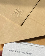 Load image into Gallery viewer, Invitaciones Artesanales Personalizadas | Impresas en Papel Hecho a Mano