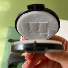 Cargar imagen en el visor de la galería, Sello en seco - Modelo 70’s