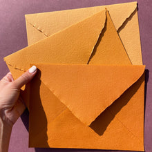 Cargar imagen en el visor de la galería, Sobre artesanal - Naranja oscuro