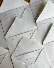 Cargar imagen en el visor de la galería, Invitaciones Artesanales Personalizadas | Impresas en Papel Hecho a Mano