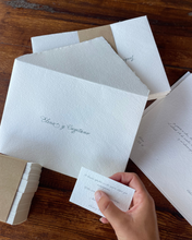 Load image into Gallery viewer, Invitaciones Artesanales Personalizadas | Impresas en Papel Hecho a Mano