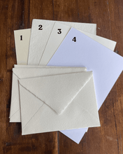 Load image into Gallery viewer, Invitaciones Artesanales Personalizadas | Impresas en Papel Hecho a Mano