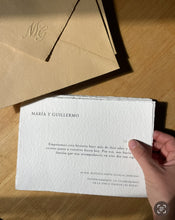 Load image into Gallery viewer, Invitaciones Artesanales Personalizadas | Impresas en Papel Hecho a Mano