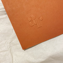 Cargar imagen en el visor de la galería, Sello en seco - Modelo 70’s