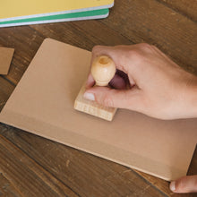 Cargar imagen en el visor de la galería, sello-madera-bodas
