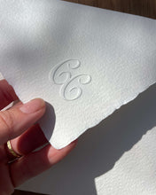 Cargar imagen en el visor de la galería, Sello en seco - Modelo Monograma
