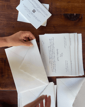 Cargar imagen en el visor de la galería, Invitaciones Artesanales Personalizadas | Impresas en Papel Hecho a Mano
