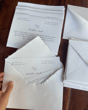 Cargar imagen en el visor de la galería, Invitaciones Artesanales Personalizadas | Impresas en Papel Hecho a Mano
