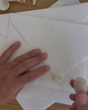 Cargar y reproducir el video en el visor de la galería, Set invitaciones Mar | Papel Artesanal
