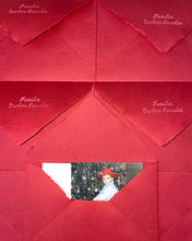 Cargar imagen en el visor de la galería, Set Navideño: sello personalizado + sobres artesanales
