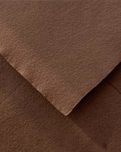 Load image into Gallery viewer, Sobre artesanal - Marrón chocolate

