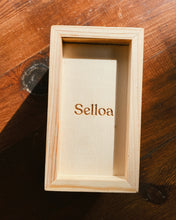 Load image into Gallery viewer, Caja de madera para guardar sello
